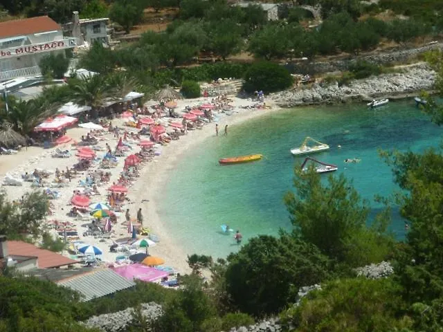Mazuran2 * Hvar Town